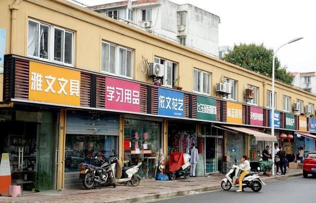 中國(guó)街道廣告牌燈箱有多野？瞧瞧這些讓人笑掉大牙的品牌名30