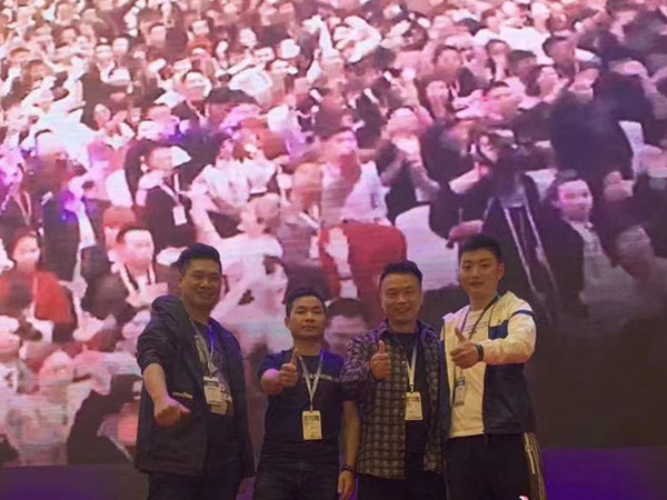 授人魚不如授人以漁！鑫麗華廣告家人們一起好好學(xué)習(xí)，天天向上！